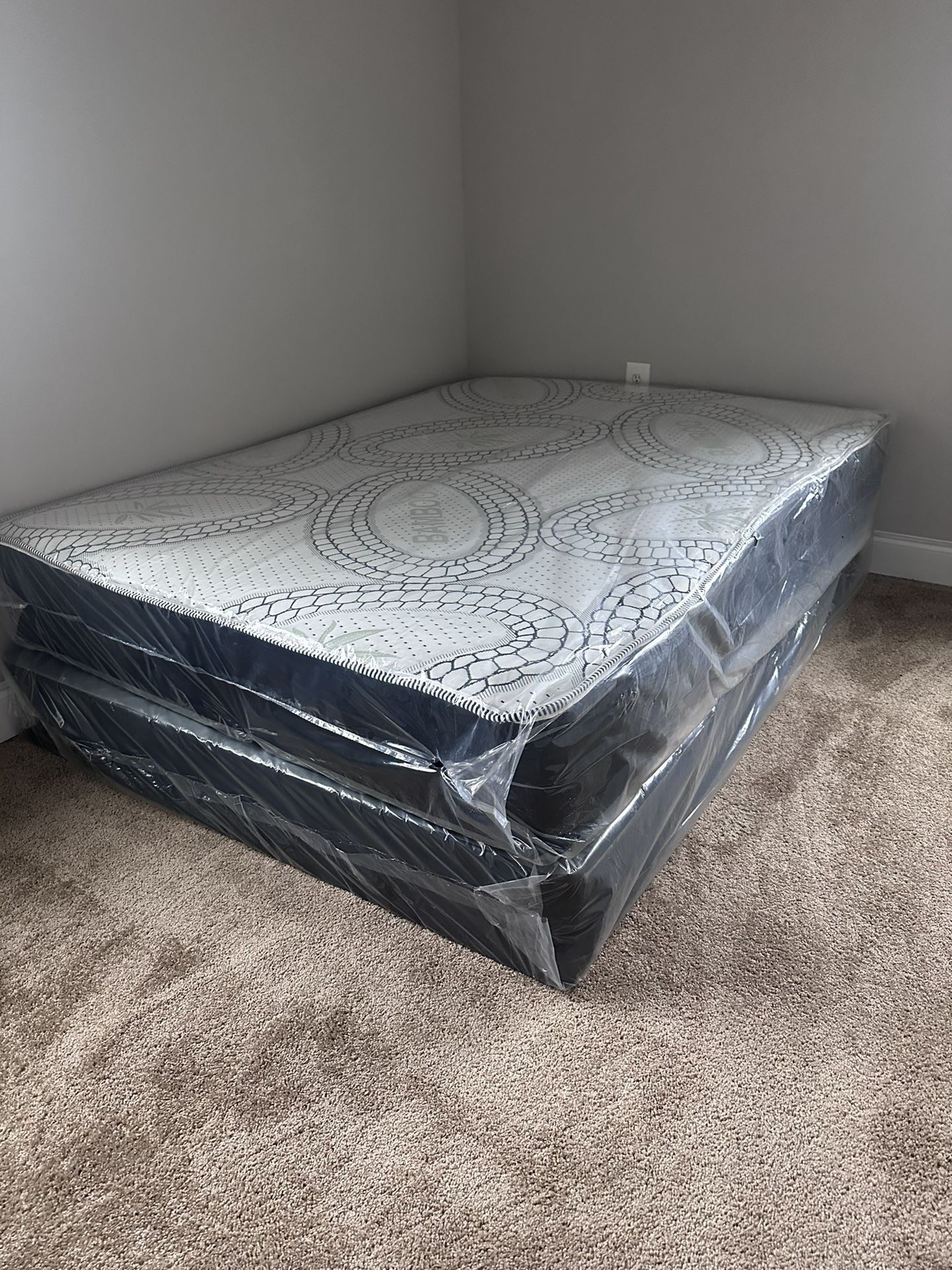 Queen Mattress Come With Free Box Spring - Same Day Delivery 