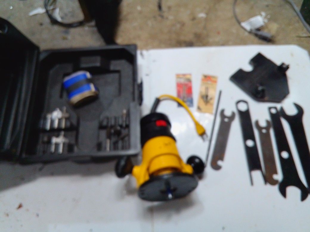 Rockwell Router Model 4600 with everything shpwen