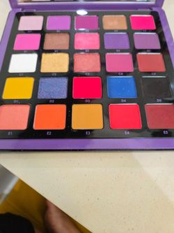 Eye shadow pallet
