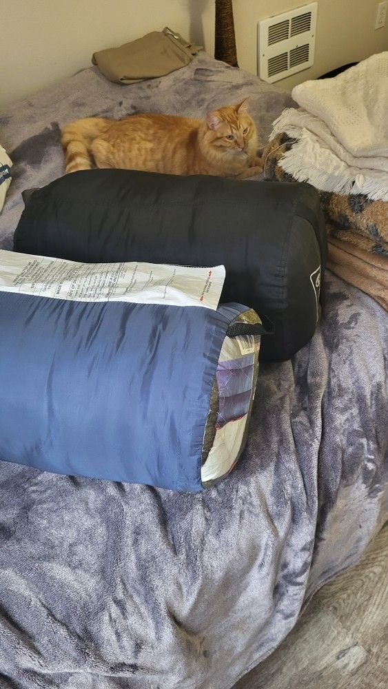 2 sleeping bags