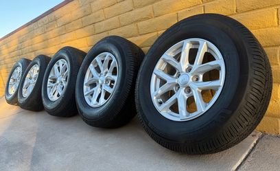 2023 Jeep Wrangler wheels and tires