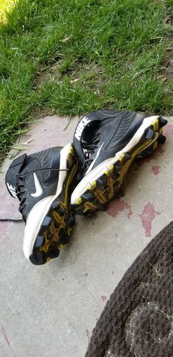 Baseball cleats