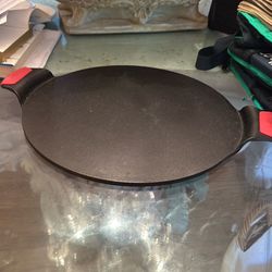 LODGE Cast Iron Pizza Pan 15” BRAND NEW