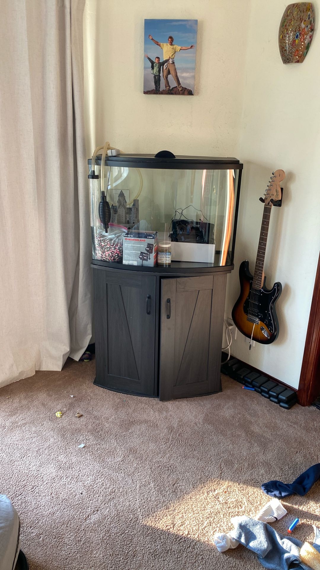 Fish Tank 27 Gallon + accessories