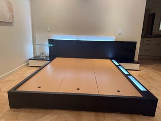 Modern queen bed with nightstands
