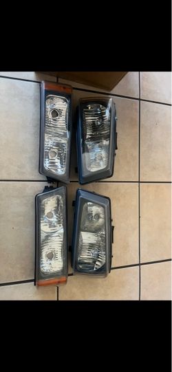 Truck Headlight and Turn Signal 2006 Chevy siverado