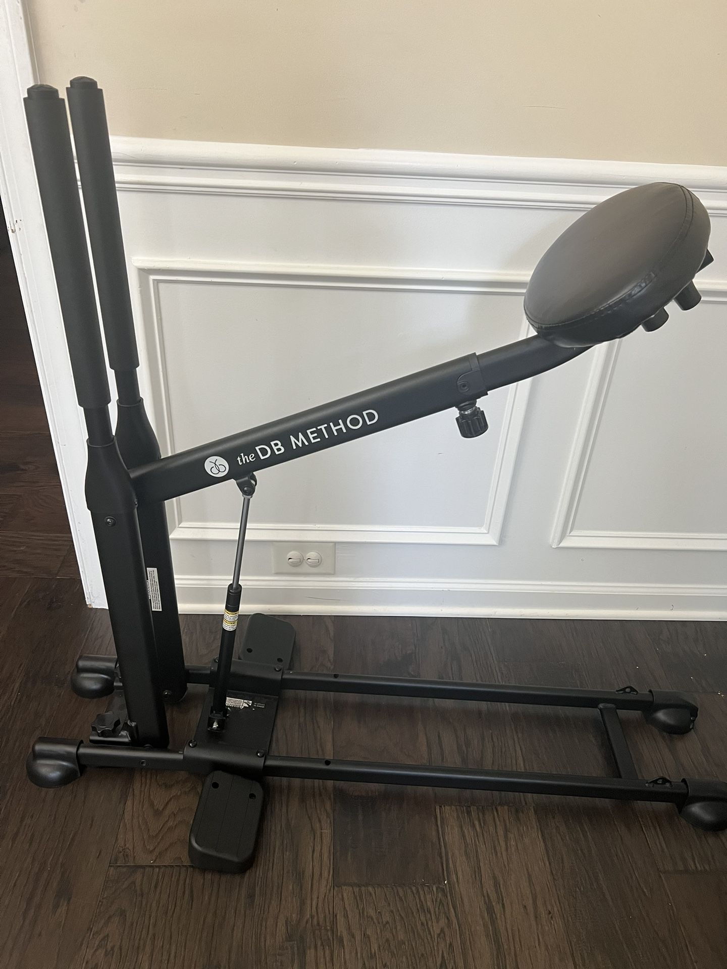 DB Method Squat Machine