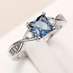 Beautiful Ocean Blue Size 8 Woman's Ring 