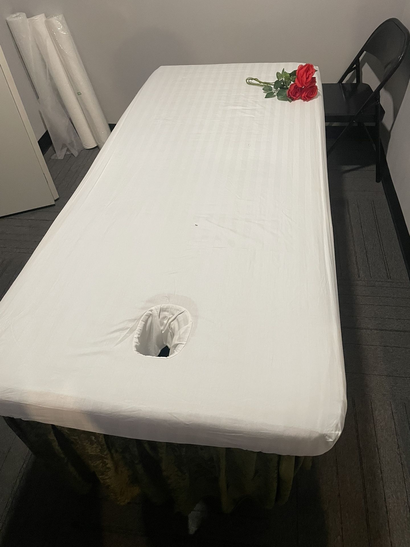massage table