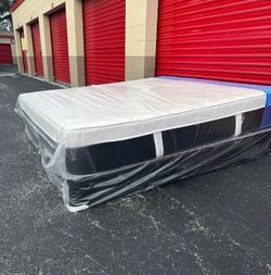 NEW Mattress King Size Plush Pillowtop With Box Spring // Offer  🚚