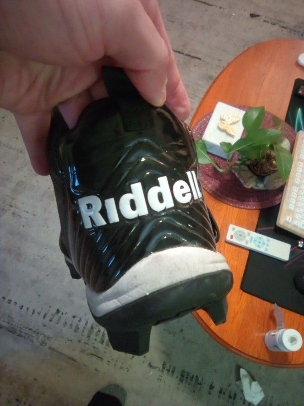 Riddell Football Cleats Size 12 Mid-top (Used Once)