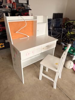Kids Desk/Table & Chair – FREE