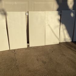 6 Pieces Cabinet Doors Excellent Condition. Dimensions are :15-1/2”X32-1/2”