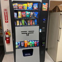 COMBO VENDING MACHINE WITH CREDIT CARD READER 