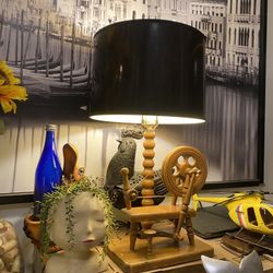 Vintage Wooden Spinning Wheel Table Lamp