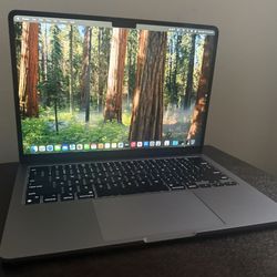 MacBook Air M3 (2024) 13.6in (2024)