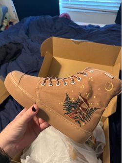 Women’s high tops