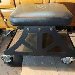 Vyper Low Pro Garage Stool ,  Rolling Shop Chair (Black Seat, Black Frame)