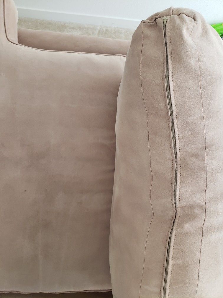 Rooms To Go Sofa With Easygoing Cover