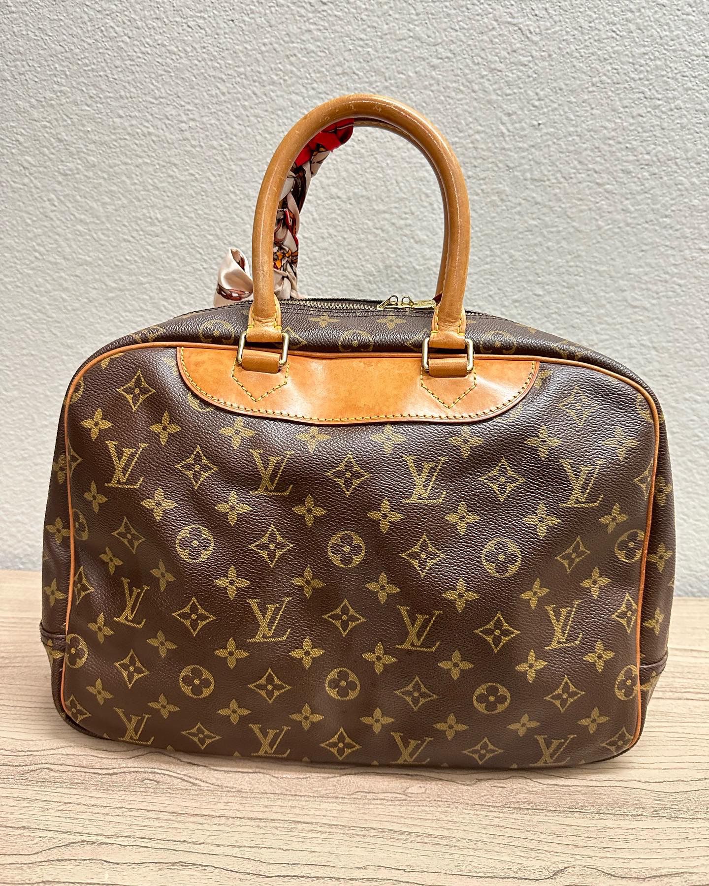 Louis Vuitton Deauville Monogram Handbag for Sale in Houston, TX - OfferUp