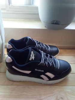 Reebok Classic Low-Top Sneakers