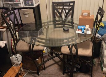 Kitchen table and 4 chairs