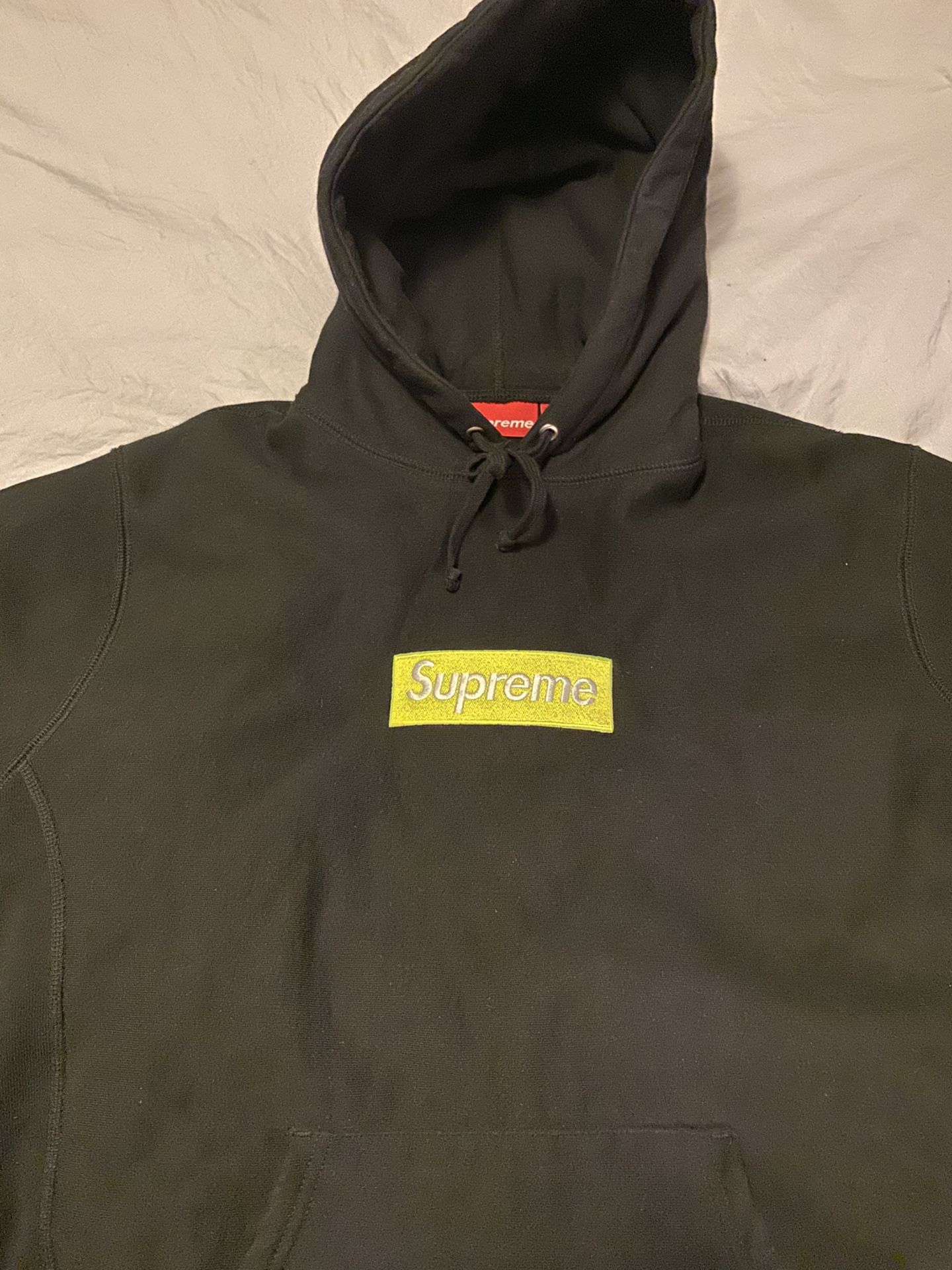 Supreme box logo in perfect condition throw out offers or trades size large