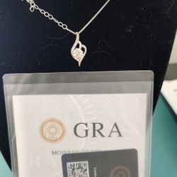 925 Sterling Silver Certified Moissanite Pendant With Chain.