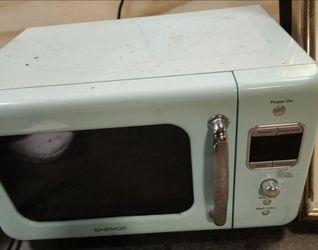 Daewoo Retro-Style Microwave Oven