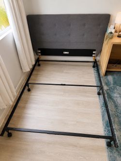 Full Size Metal Bed Frame – Great Condition