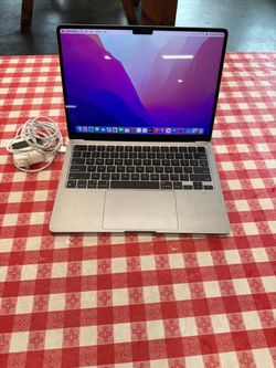 Apple 2022 MacBook Air 13.6 inch ,M2,256GB SSD,8GB Ram, 11 Battery Counts ,