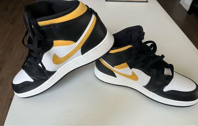 Nike shoes, youth/women