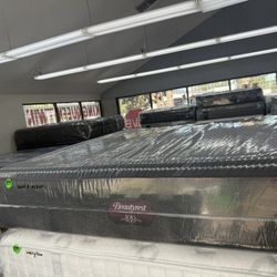 KING SIZE SIMMONS BEAUTYREST WORLD CLASS HYBRID MATTRESS & BOX SPRINGS BED SET