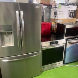 New Frigidaire 4 Piece Stainless Steel Kitchen Set 
