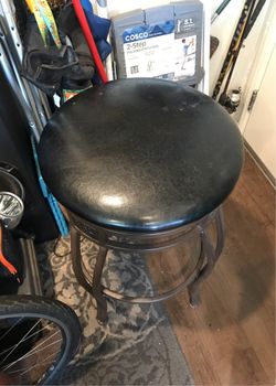 Stool Very Nice 👍🏿 Please