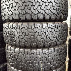SET BFGOODRICH ALL-TERRAIN KO2 (4) 225-65 R17 Lt 