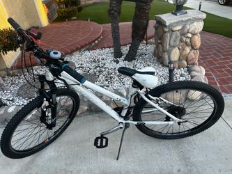 Trek Women Skye Series 26” Aluminum Bikes
