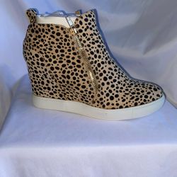 Women's Hidden Wedge Sneakers Size 8