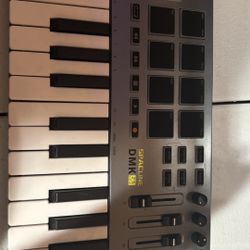 DMK 25 Pro MIDI keyboard