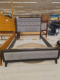 Dark Wood Grey Button Tuffted Queen Bed