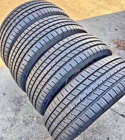 225/65r17 Falken tires con 80% de vida las 4