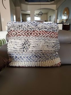 Deco pillow with zippers