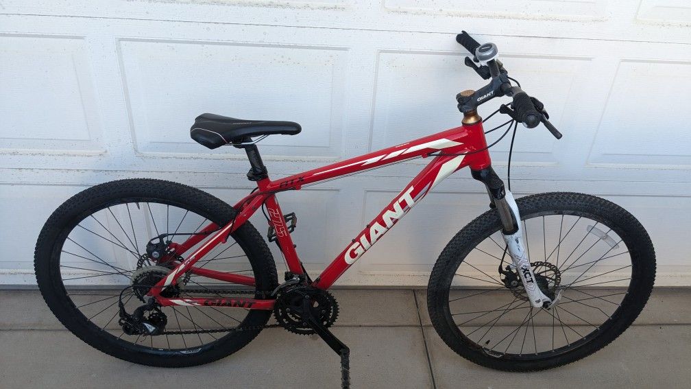 Giant 27.5 Atx Mountain Bike, Red, 21 Speed, Disc Brakes, Bell