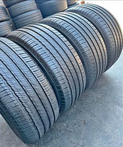 235/45/18 Michelin Vendo un set de llantas  con 80% Vida en excelente condiciones de Vida las 4 🫡🤑
 Selling a set of 4 tires with 80% tread life rem