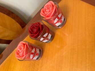 Pretty scent rose 🌹 candles 🕯️