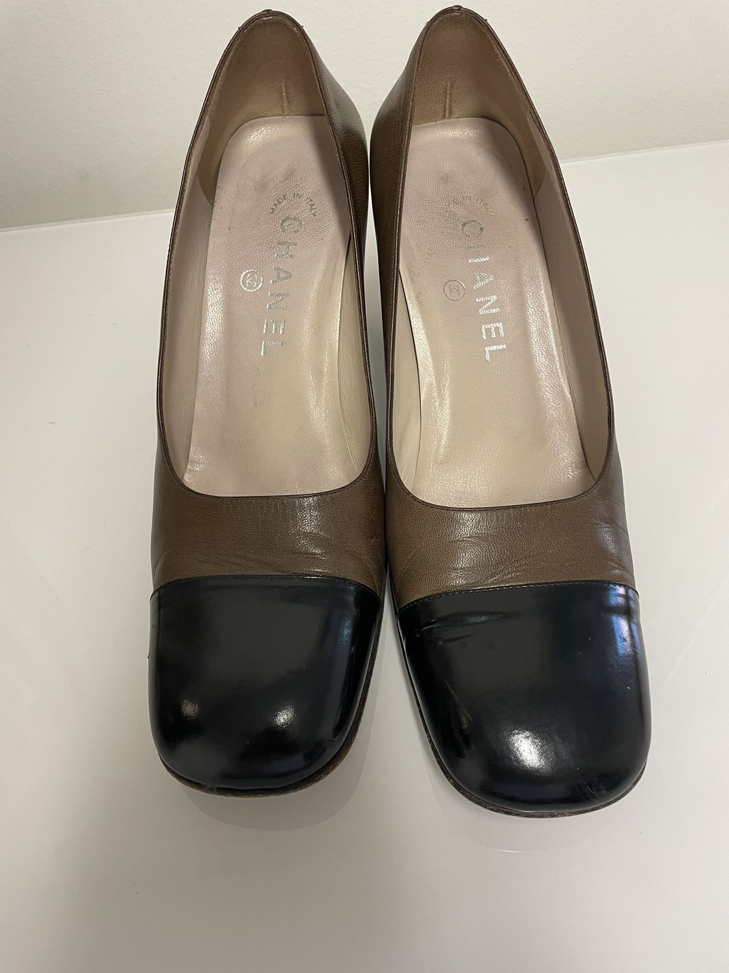 Chanel brown black patent leather shoes