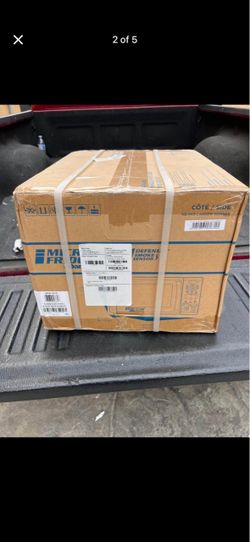 New Micro fridge microwave size 18” long x 13” back x 11 top asking $140 commercial