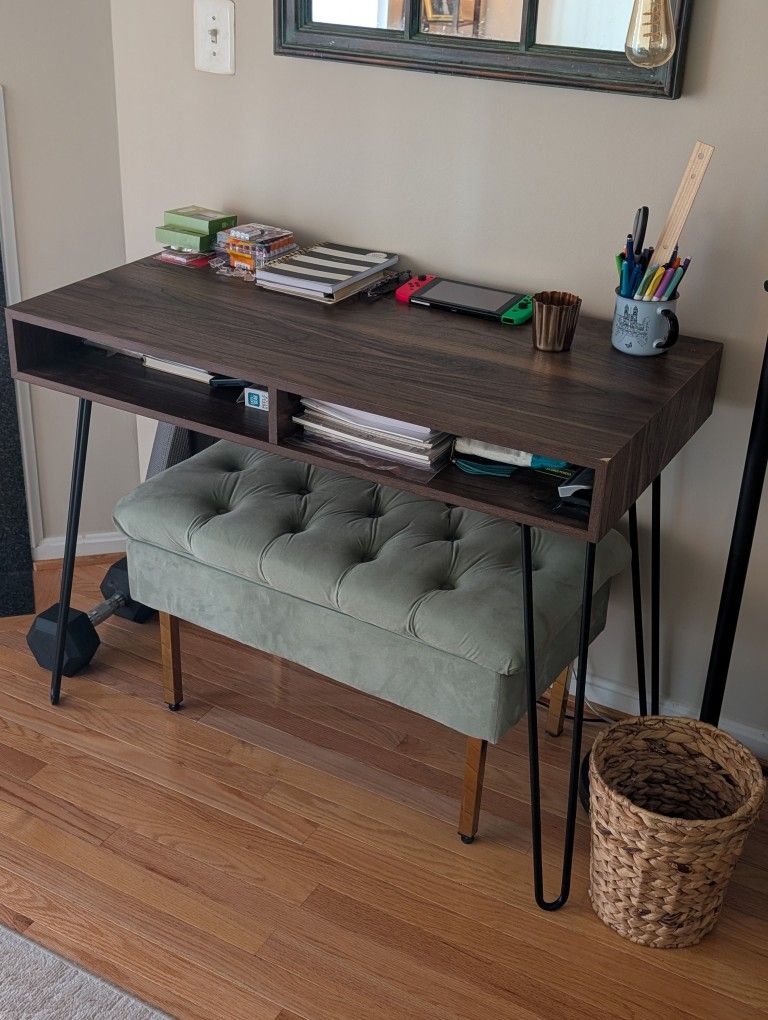 Hair Pin Desk 