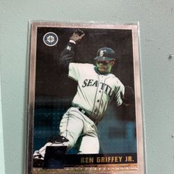 Ken Griffey 1996 Topps Baseball Card 