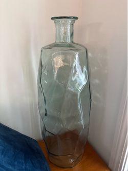 Tall heavy duty glass vase